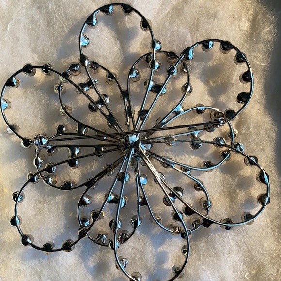 Ladies Pin - Picture 2 of 4